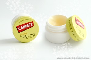 La crème Bioderma pour les mains : elle est très fluide, ce qui m'a un peu rebuté au début car je me disais que du coup elle ne serait pas assez nourrissante pour les mains. Il n'en est rien, au contraire, grâce à sa finesse, elle pénètre très vite dans la peau et ne laisse pas les mains grasses. Cet hiver je n'utilise que cette crème, et elles sont douces et hydratées, aucune fissure, c'est juste parfait. Utilisation : j'en applique environ 2 fois par jour. Lors de l'application, bien insister sur le dessus de la main, ainsi que sur les cuticules.