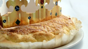 photo de galette des rois frangipane et pralines roses
