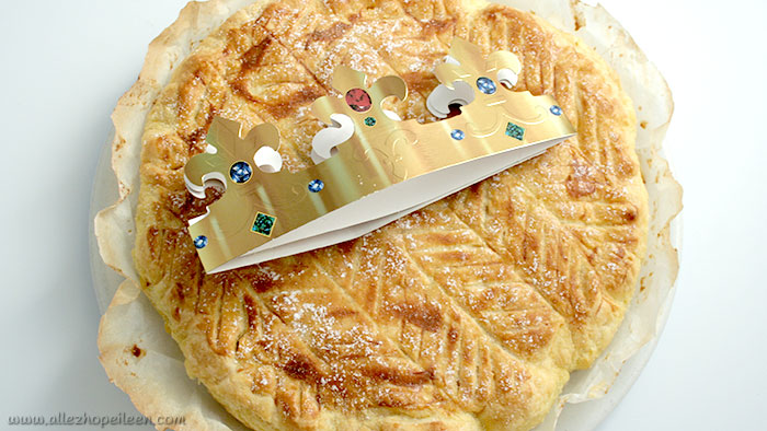 photo de galette des rois frangipane et pralines roses