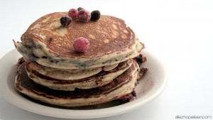 recette-pancakes-hyperproteines-fruits-rouges-02